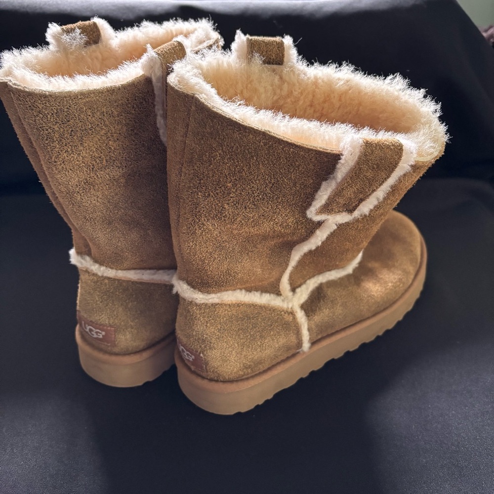 UGG Women's Tan Shearling Boots